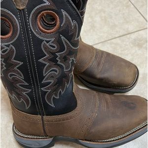 Men’s Brazos brown boots.